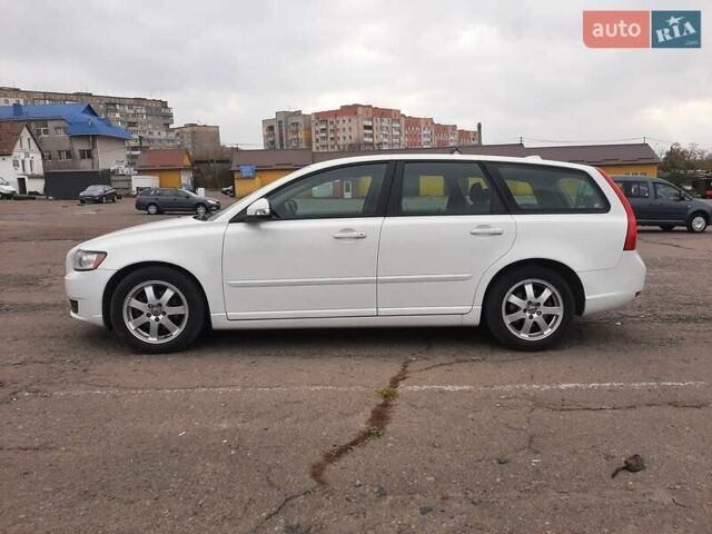 Белый Вольво В50, объемом двигателя 1.56 л и пробегом 178 тыс. км за 7979 $, фото 3 на Automoto.ua