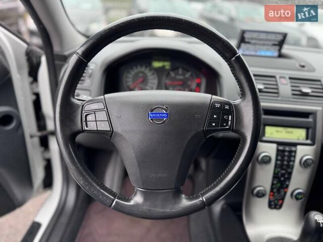 Білий Вольво V50, об'ємом двигуна 1.6 л та пробігом 240 тис. км за 9800 $, фото 32 на Automoto.ua