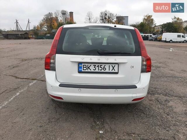 Белый Вольво В50, объемом двигателя 1.56 л и пробегом 178 тыс. км за 7979 $, фото 5 на Automoto.ua