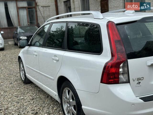 Белый Вольво В50, объемом двигателя 1.6 л и пробегом 228 тыс. км за 7450 $, фото 11 на Automoto.ua