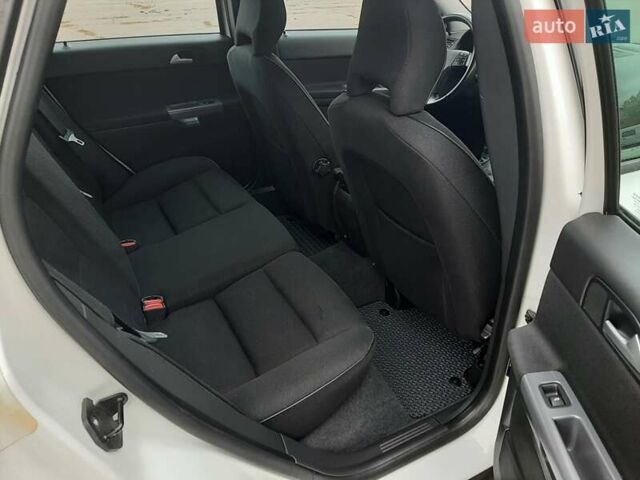 Белый Вольво В50, объемом двигателя 1.56 л и пробегом 178 тыс. км за 7979 $, фото 16 на Automoto.ua