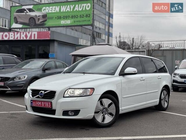 Білий Вольво V50, об'ємом двигуна 1.6 л та пробігом 240 тис. км за 9800 $, фото 9 на Automoto.ua