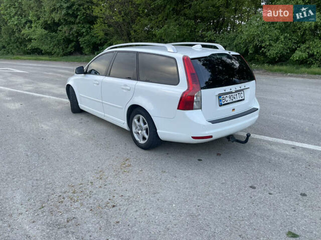 Білий Вольво V50, об'ємом двигуна 1.6 л та пробігом 227 тис. км за 7500 $, фото 16 на Automoto.ua