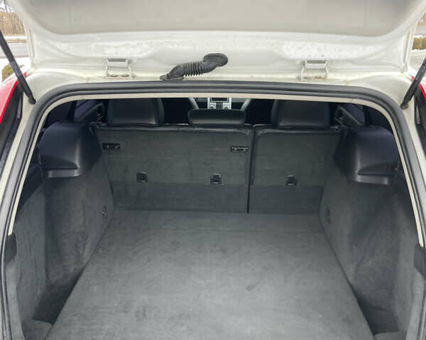 Білий Вольво V50, об'ємом двигуна 2 л та пробігом 214 тис. км за 9990 $, фото 34 на Automoto.ua