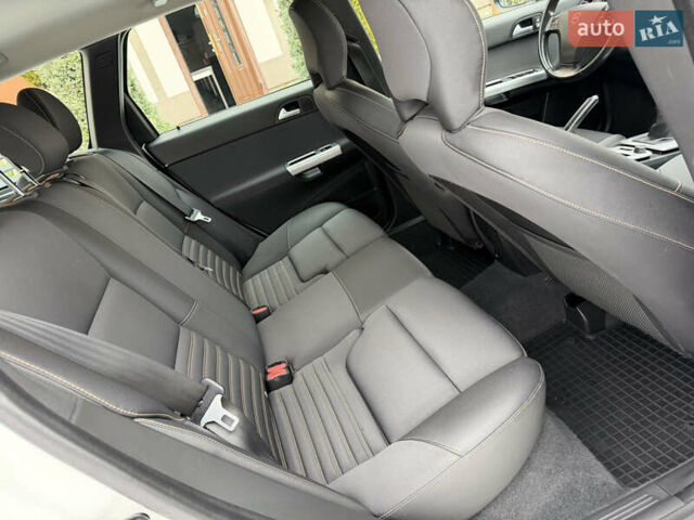 Белый Вольво В50, объемом двигателя 1.6 л и пробегом 241 тыс. км за 7750 $, фото 41 на Automoto.ua