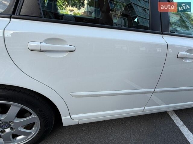 Білий Вольво V50, об'ємом двигуна 2 л та пробігом 284 тис. км за 9150 $, фото 29 на Automoto.ua