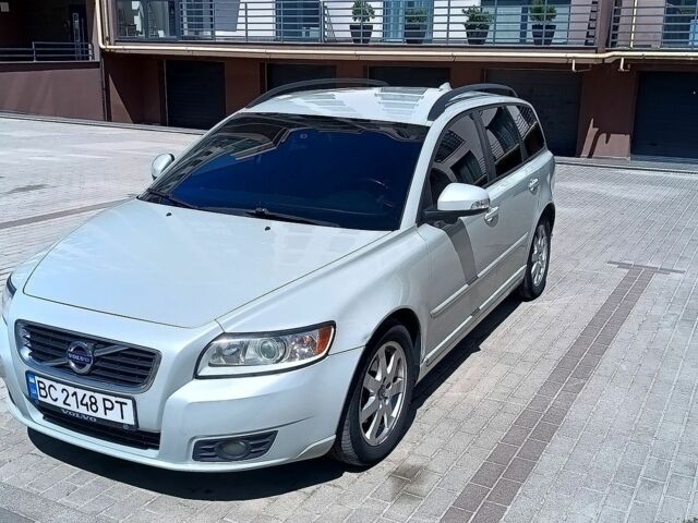 Білий Вольво V50, об'ємом двигуна 1.6 л та пробігом 228 тис. км за 7600 $, фото 4 на Automoto.ua