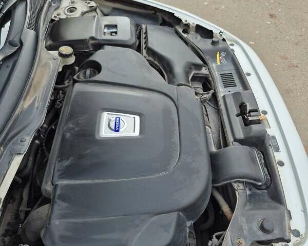 Белый Вольво В50, объемом двигателя 2 л и пробегом 263 тыс. км за 9500 $, фото 13 на Automoto.ua