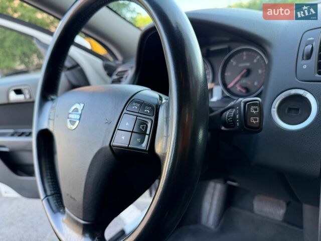 Білий Вольво V50, об'ємом двигуна 2 л та пробігом 285 тис. км за 8999 $, фото 52 на Automoto.ua