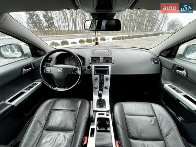 Білий Вольво V50, об'ємом двигуна 2 л та пробігом 214 тис. км за 9990 $, фото 3 на Automoto.ua