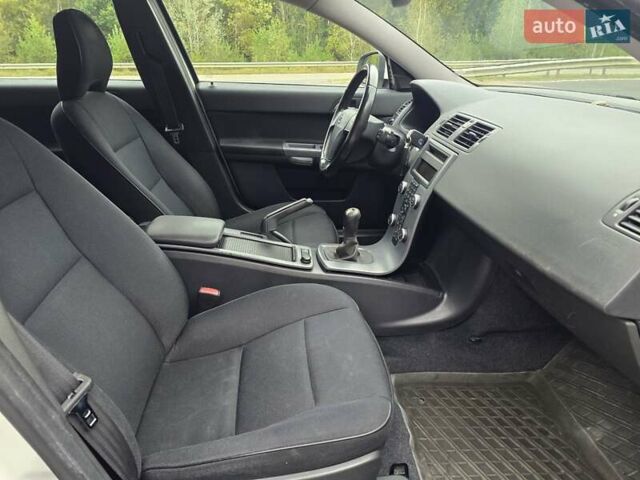 Белый Вольво В50, объемом двигателя 1.6 л и пробегом 224 тыс. км за 7999 $, фото 35 на Automoto.ua