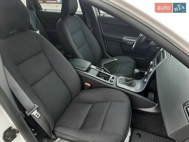 Белый Вольво В50, объемом двигателя 1.56 л и пробегом 178 тыс. км за 7979 $, фото 18 на Automoto.ua