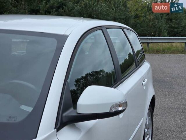 Белый Вольво В50, объемом двигателя 1.6 л и пробегом 224 тыс. км за 7999 $, фото 32 на Automoto.ua