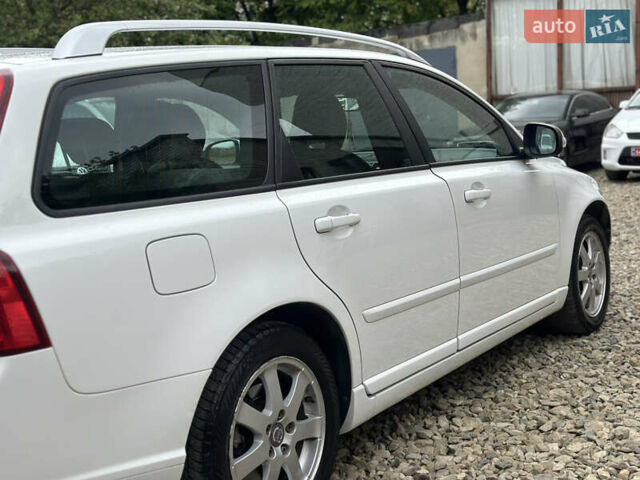 Белый Вольво В50, объемом двигателя 1.6 л и пробегом 228 тыс. км за 7450 $, фото 9 на Automoto.ua