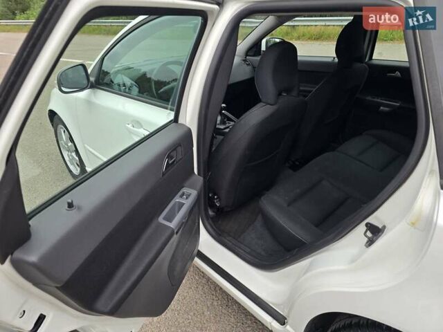 Белый Вольво В50, объемом двигателя 1.6 л и пробегом 224 тыс. км за 7999 $, фото 26 на Automoto.ua