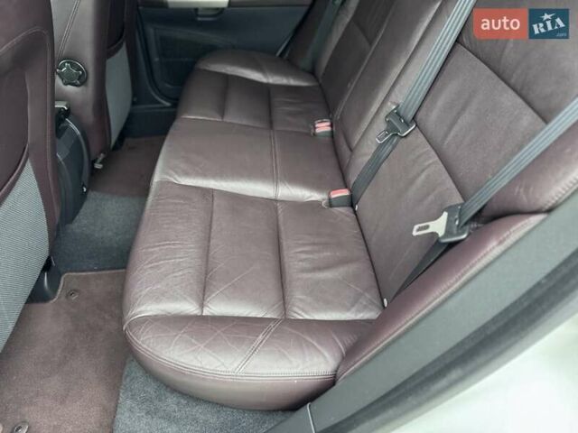 Білий Вольво V50, об'ємом двигуна 1.6 л та пробігом 240 тис. км за 9800 $, фото 25 на Automoto.ua