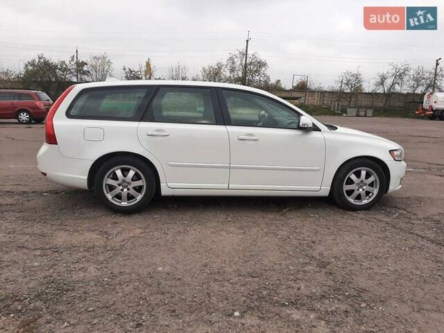 Белый Вольво В50, объемом двигателя 1.56 л и пробегом 178 тыс. км за 7979 $, фото 7 на Automoto.ua