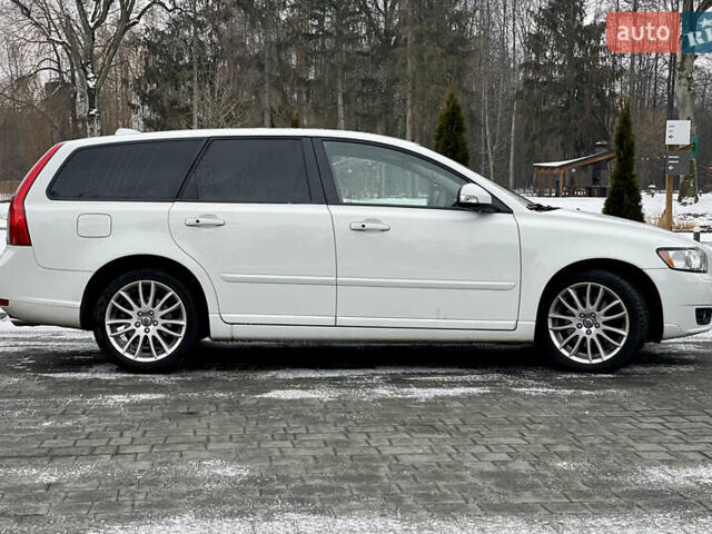 Білий Вольво V50, об'ємом двигуна 2 л та пробігом 214 тис. км за 9990 $, фото 8 на Automoto.ua