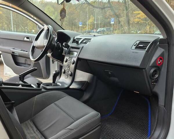 Белый Вольво В50, объемом двигателя 2 л и пробегом 263 тыс. км за 9500 $, фото 8 на Automoto.ua