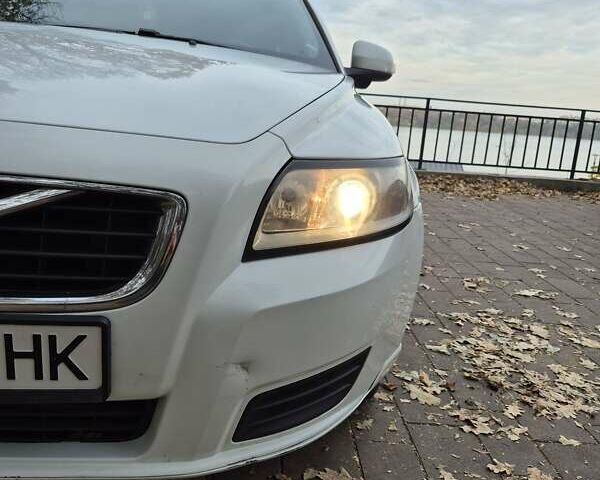 Белый Вольво В50, объемом двигателя 2 л и пробегом 263 тыс. км за 9500 $, фото 12 на Automoto.ua