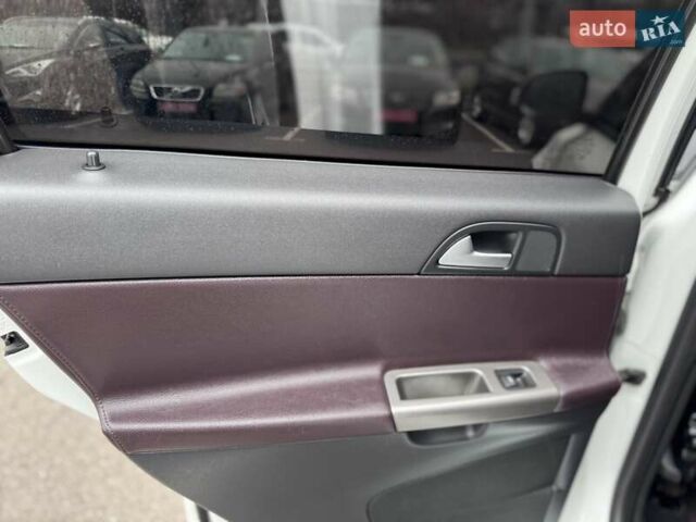 Білий Вольво V50, об'ємом двигуна 1.6 л та пробігом 240 тис. км за 9800 $, фото 27 на Automoto.ua