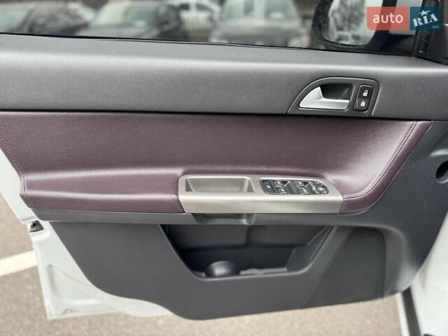 Білий Вольво V50, об'ємом двигуна 1.6 л та пробігом 240 тис. км за 9800 $, фото 16 на Automoto.ua