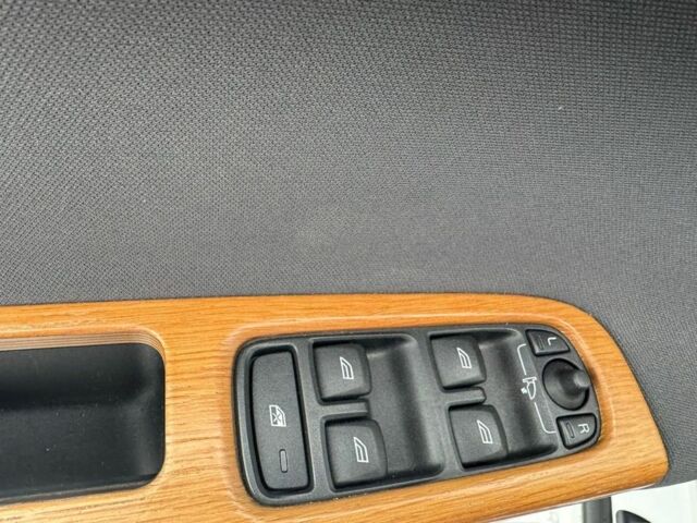 Білий Вольво V50, об'ємом двигуна 2 л та пробігом 235 тис. км за 10999 $, фото 10 на Automoto.ua