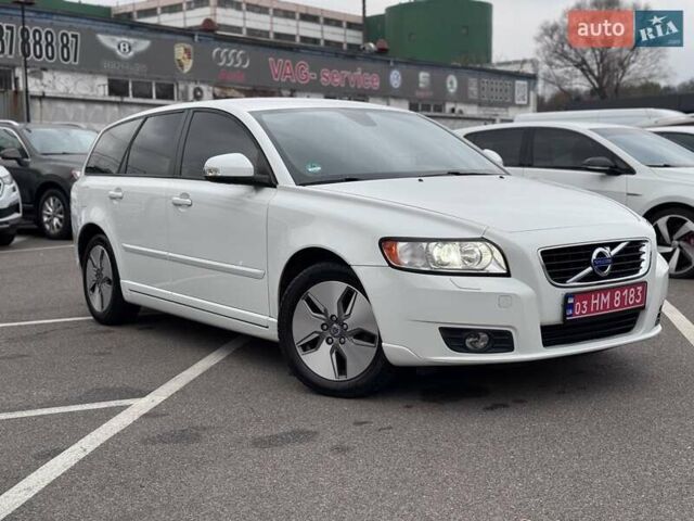 Білий Вольво V50, об'ємом двигуна 1.6 л та пробігом 240 тис. км за 9800 $, фото 14 на Automoto.ua