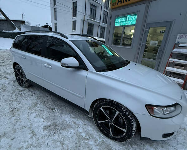 Белый Вольво В50, объемом двигателя 1.6 л и пробегом 280 тыс. км за 7499 $, фото 7 на Automoto.ua