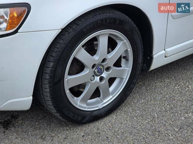 Белый Вольво В50, объемом двигателя 1.6 л и пробегом 224 тыс. км за 7999 $, фото 17 на Automoto.ua