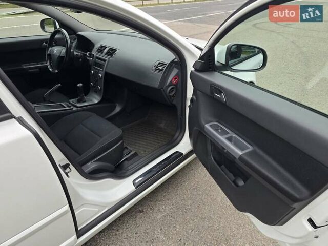 Белый Вольво В50, объемом двигателя 1.6 л и пробегом 224 тыс. км за 7999 $, фото 41 на Automoto.ua