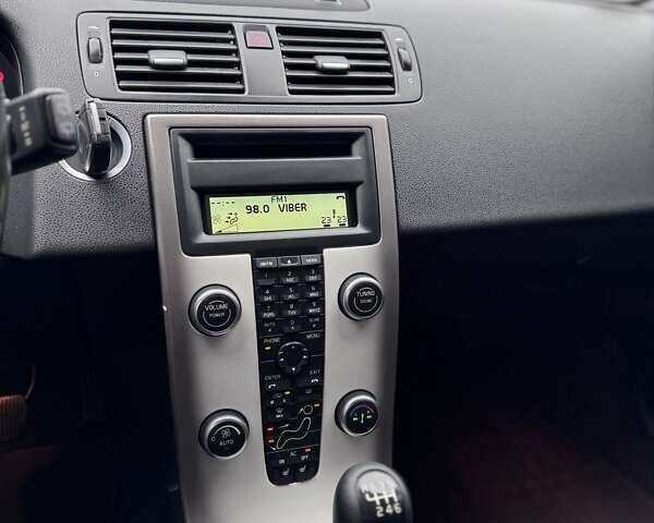 Білий Вольво V50, об'ємом двигуна 1.6 л та пробігом 240 тис. км за 9800 $, фото 29 на Automoto.ua