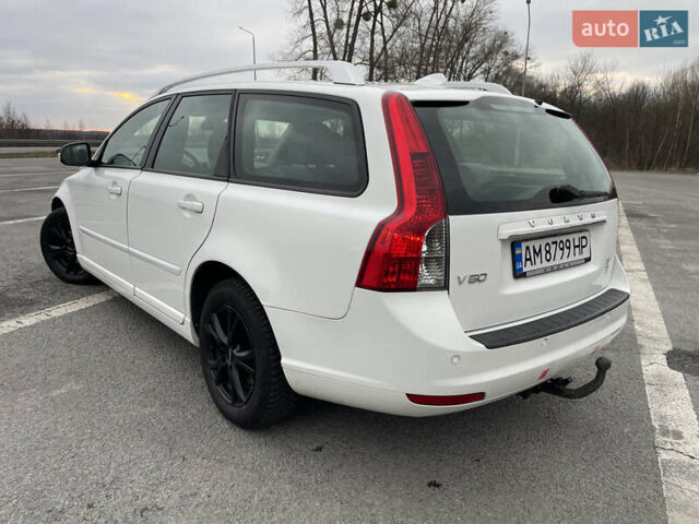 Белый Вольво В50, объемом двигателя 1.6 л и пробегом 230 тыс. км за 7800 $, фото 6 на Automoto.ua