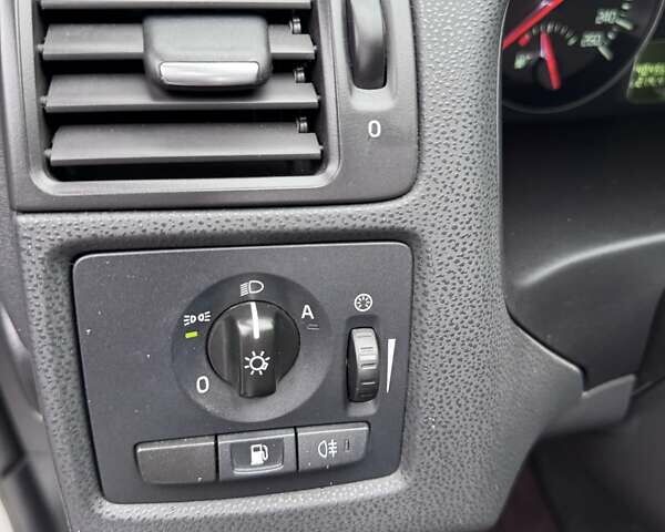 Білий Вольво V50, об'ємом двигуна 1.6 л та пробігом 240 тис. км за 9800 $, фото 31 на Automoto.ua