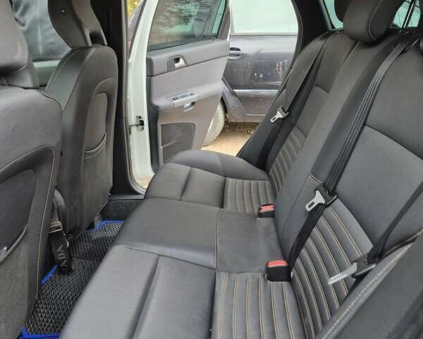 Белый Вольво В50, объемом двигателя 2 л и пробегом 263 тыс. км за 9500 $, фото 5 на Automoto.ua