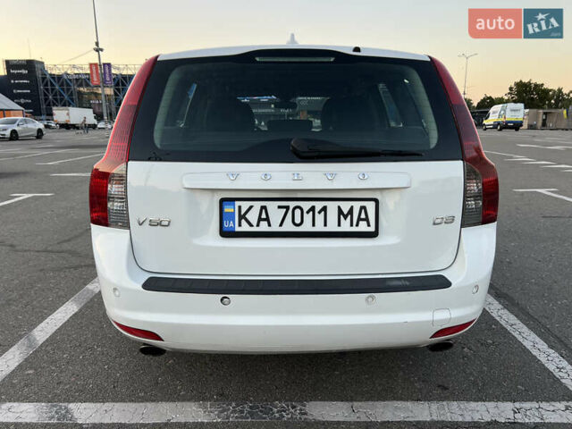 Белый Вольво В50, объемом двигателя 2 л и пробегом 267 тыс. км за 8800 $, фото 6 на Automoto.ua