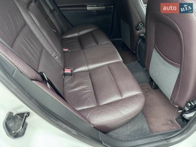 Білий Вольво V50, об'ємом двигуна 1.6 л та пробігом 240 тис. км за 9800 $, фото 22 на Automoto.ua