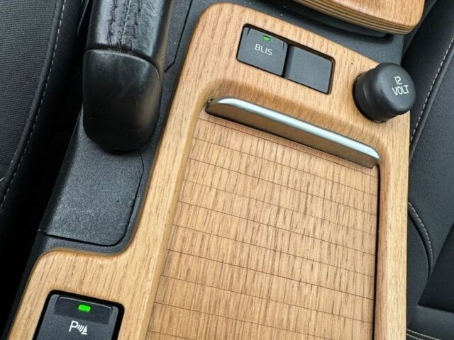 Білий Вольво V50, об'ємом двигуна 2 л та пробігом 235 тис. км за 10999 $, фото 21 на Automoto.ua