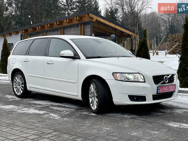 Білий Вольво V50, об'ємом двигуна 2 л та пробігом 214 тис. км за 9990 $, фото 11 на Automoto.ua
