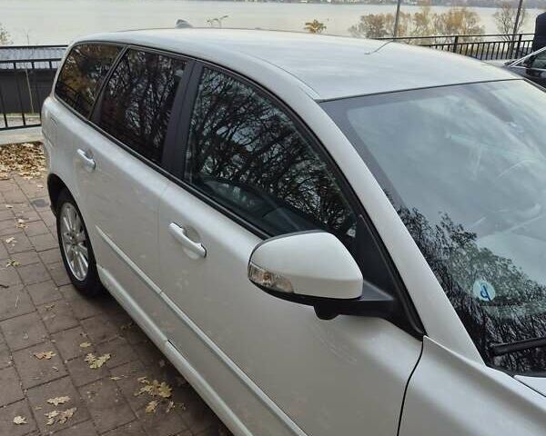 Белый Вольво В50, объемом двигателя 2 л и пробегом 263 тыс. км за 9500 $, фото 14 на Automoto.ua