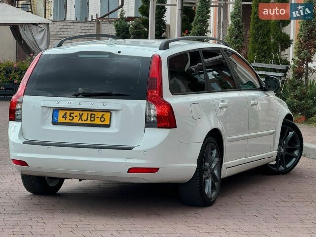 Белый Вольво В50, объемом двигателя 1.6 л и пробегом 219 тыс. км за 7990 $, фото 55 на Automoto.ua