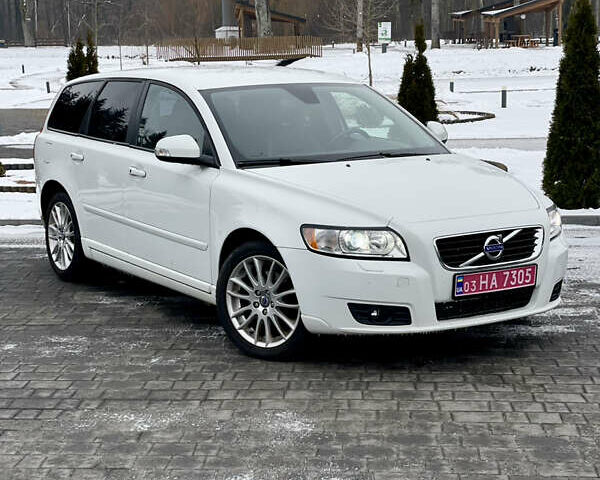 Білий Вольво V50, об'ємом двигуна 2 л та пробігом 214 тис. км за 9990 $, фото 5 на Automoto.ua