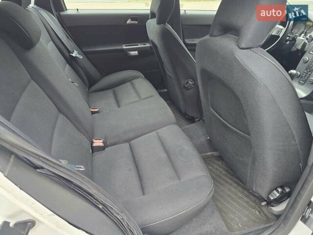 Белый Вольво В50, объемом двигателя 1.6 л и пробегом 224 тыс. км за 7999 $, фото 49 на Automoto.ua