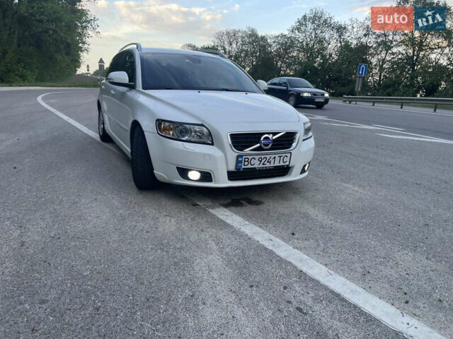 Білий Вольво V50, об'ємом двигуна 1.6 л та пробігом 227 тис. км за 7500 $, фото 5 на Automoto.ua