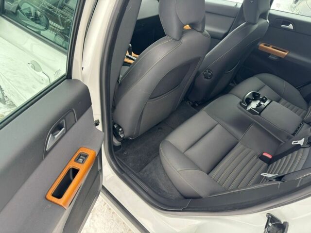 Білий Вольво V50, об'ємом двигуна 2 л та пробігом 235 тис. км за 10999 $, фото 14 на Automoto.ua