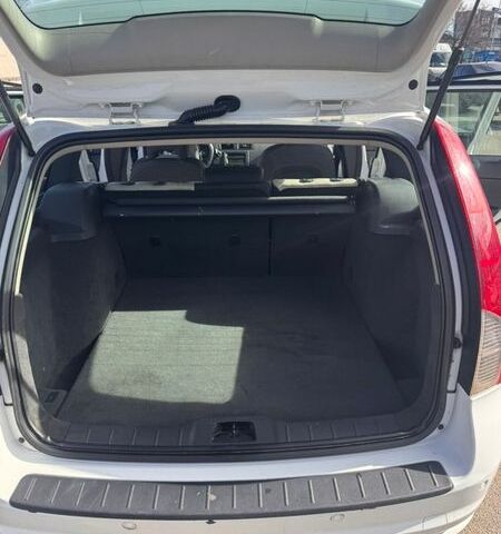 Білий Вольво V50, об'ємом двигуна 1.56 л та пробігом 250 тис. км за 7400 $, фото 9 на Automoto.ua