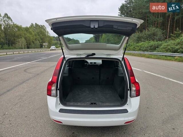 Белый Вольво В50, объемом двигателя 1.6 л и пробегом 224 тыс. км за 7999 $, фото 29 на Automoto.ua