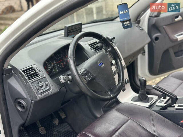 Белый Вольво В50, объемом двигателя 1.6 л и пробегом 228 тыс. км за 7450 $, фото 24 на Automoto.ua