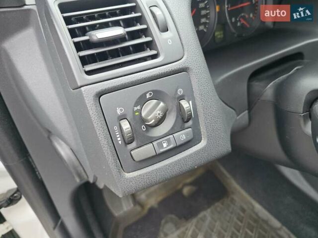 Белый Вольво В50, объемом двигателя 1.6 л и пробегом 224 тыс. км за 7999 $, фото 25 на Automoto.ua