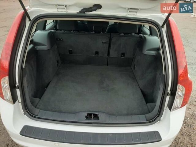 Белый Вольво В50, объемом двигателя 1.56 л и пробегом 178 тыс. км за 7979 $, фото 15 на Automoto.ua